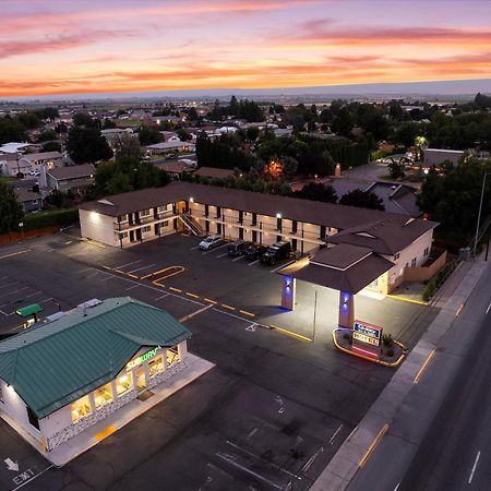Quincy Inn And Suites Ngoại thất bức ảnh