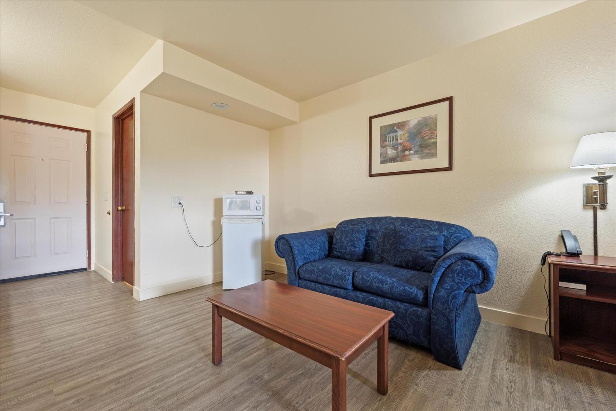 Quincy Inn And Suites Ngoại thất bức ảnh