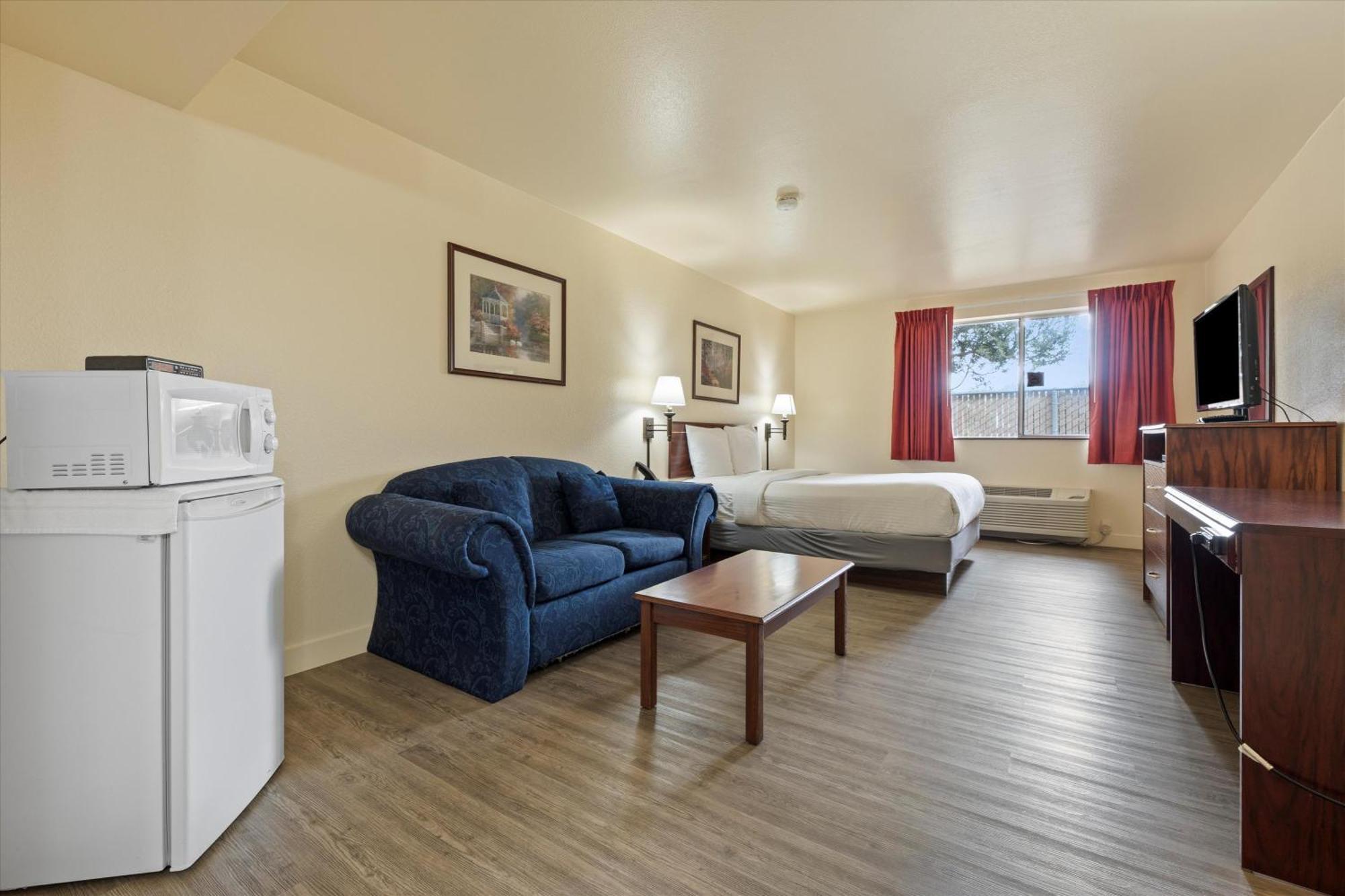 Quincy Inn And Suites Ngoại thất bức ảnh