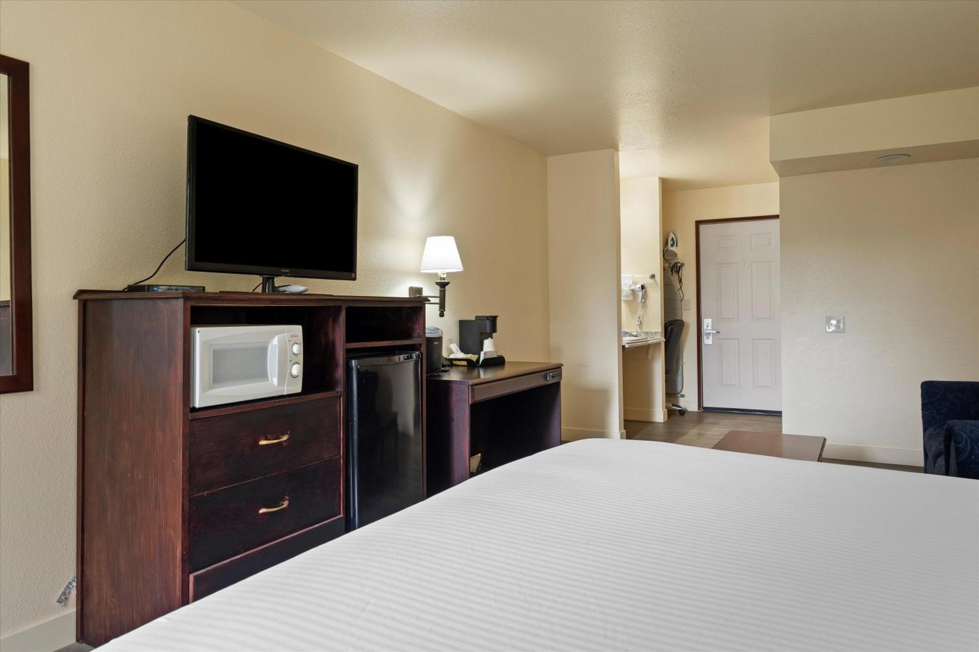 Quincy Inn And Suites Ngoại thất bức ảnh