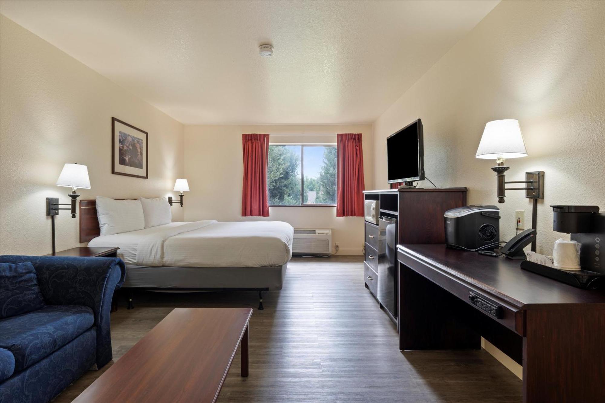 Quincy Inn And Suites Ngoại thất bức ảnh