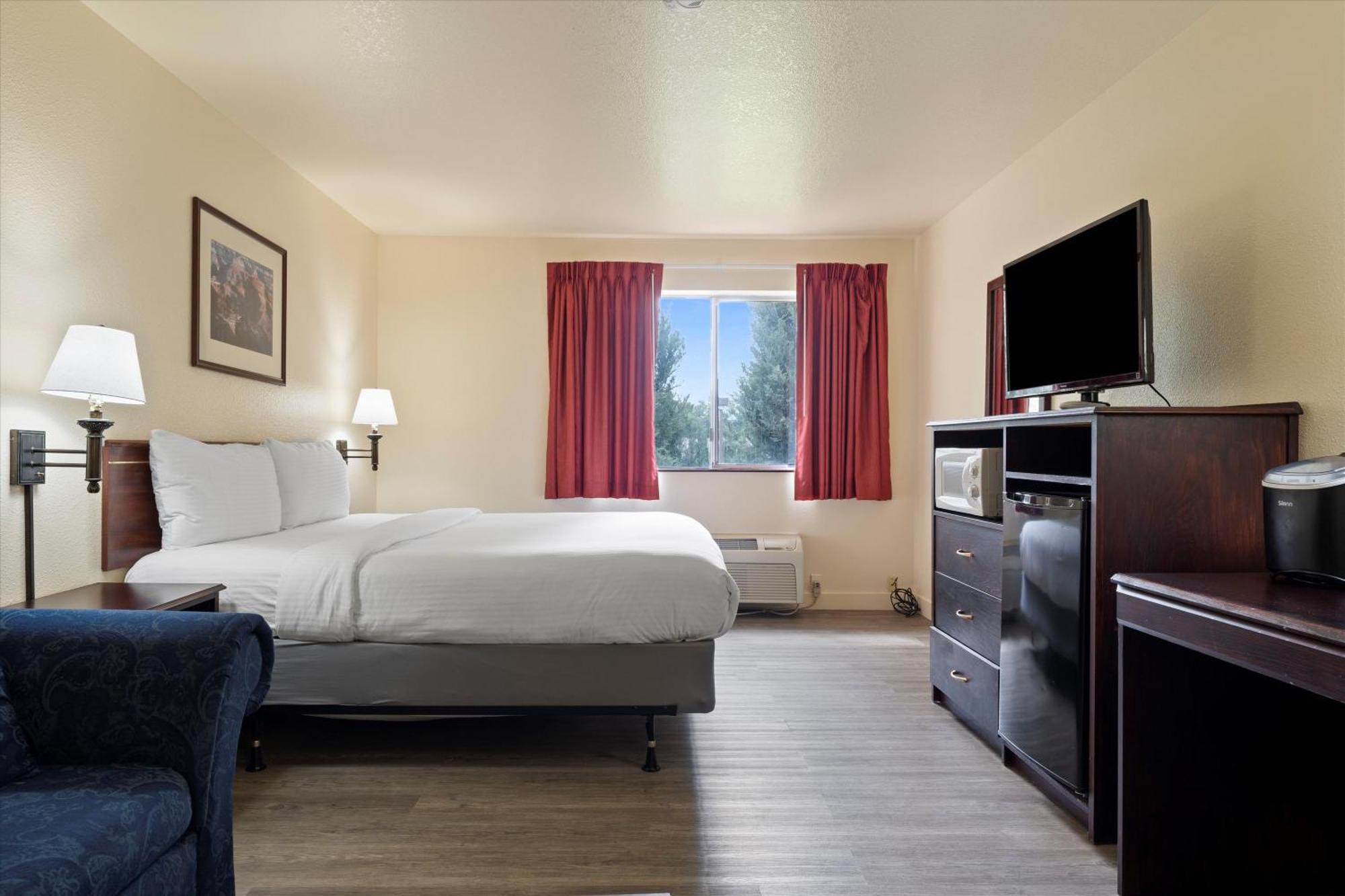 Quincy Inn And Suites Ngoại thất bức ảnh