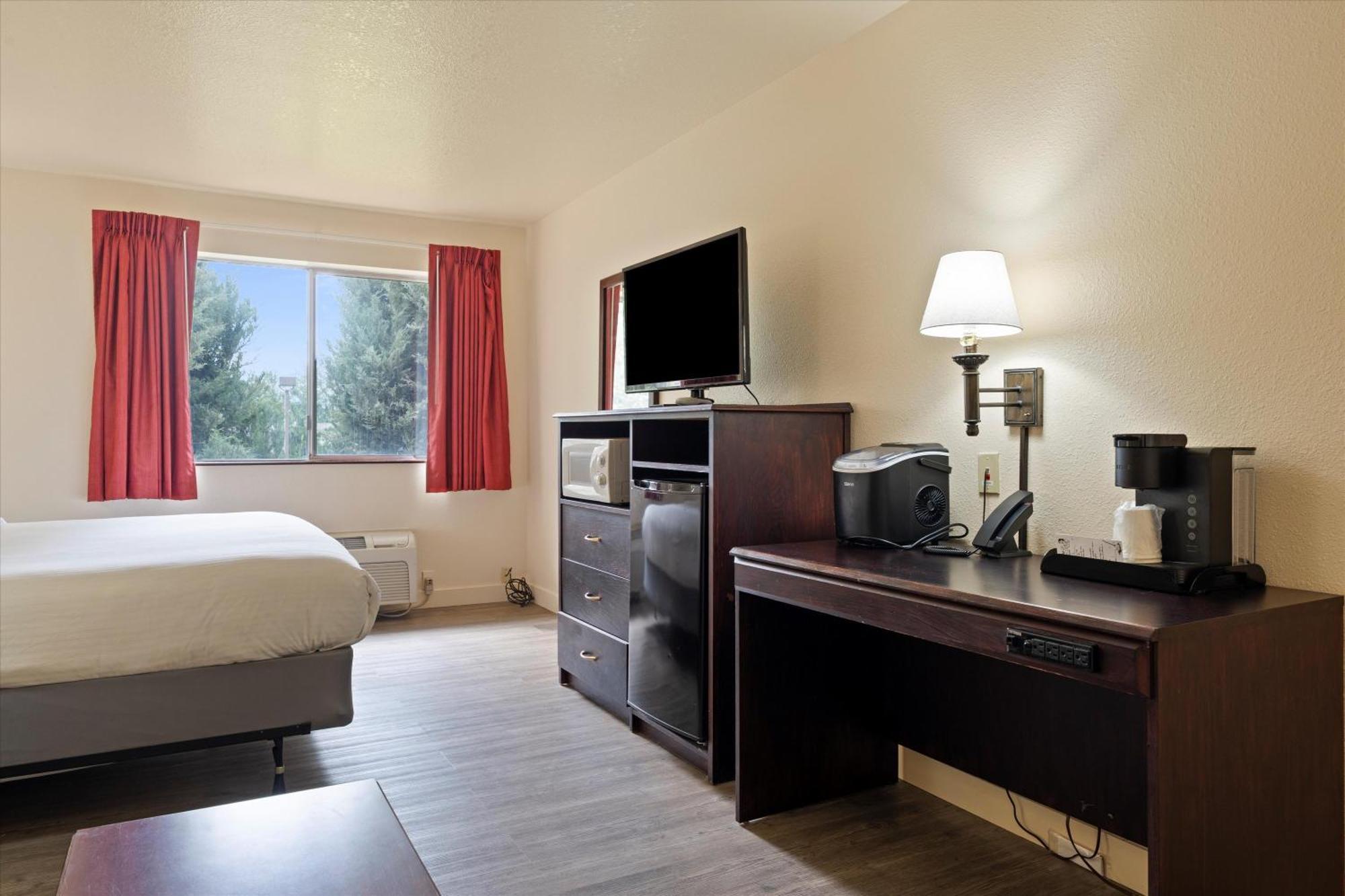 Quincy Inn And Suites Ngoại thất bức ảnh