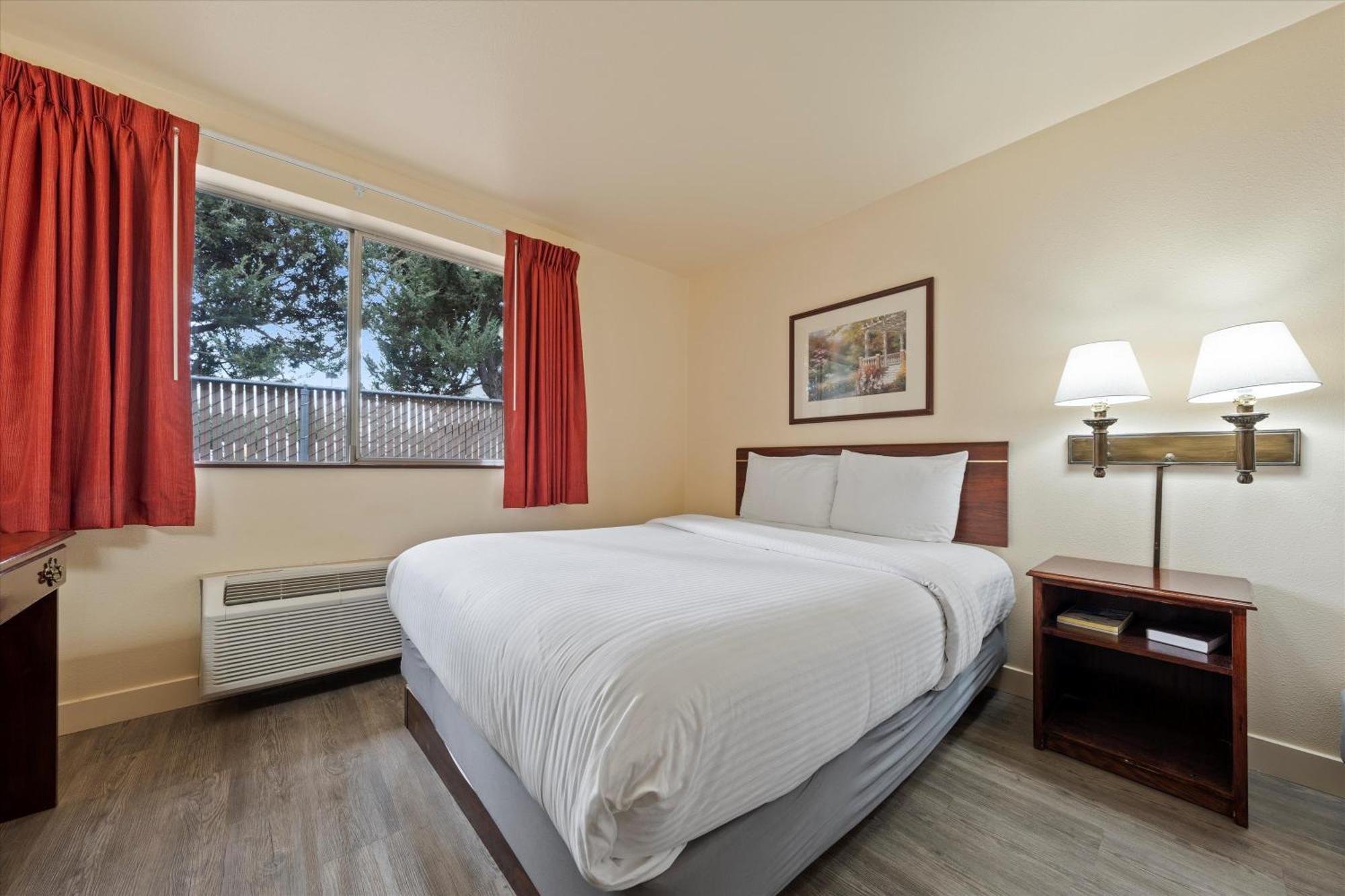 Quincy Inn And Suites Ngoại thất bức ảnh