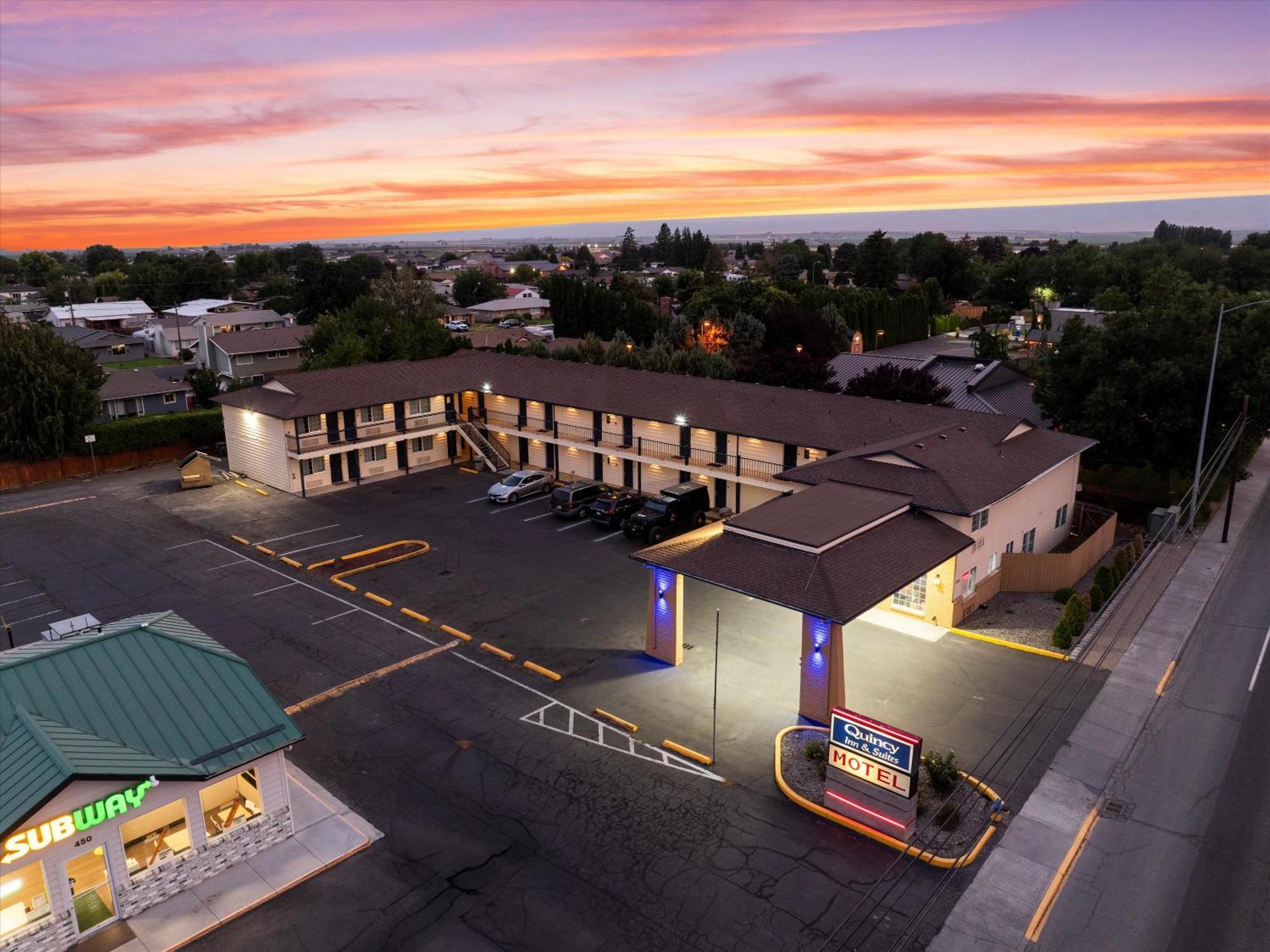 Quincy Inn And Suites Ngoại thất bức ảnh