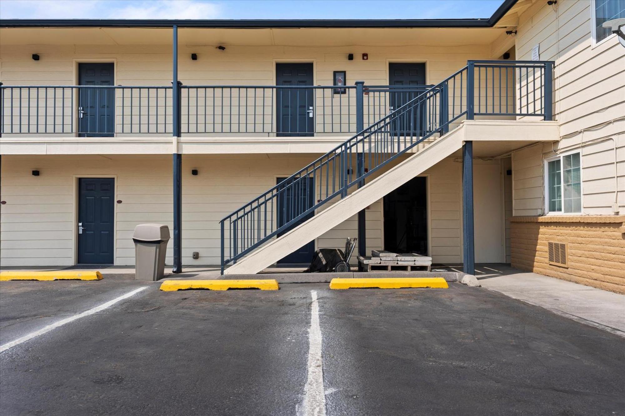 Quincy Inn And Suites Ngoại thất bức ảnh