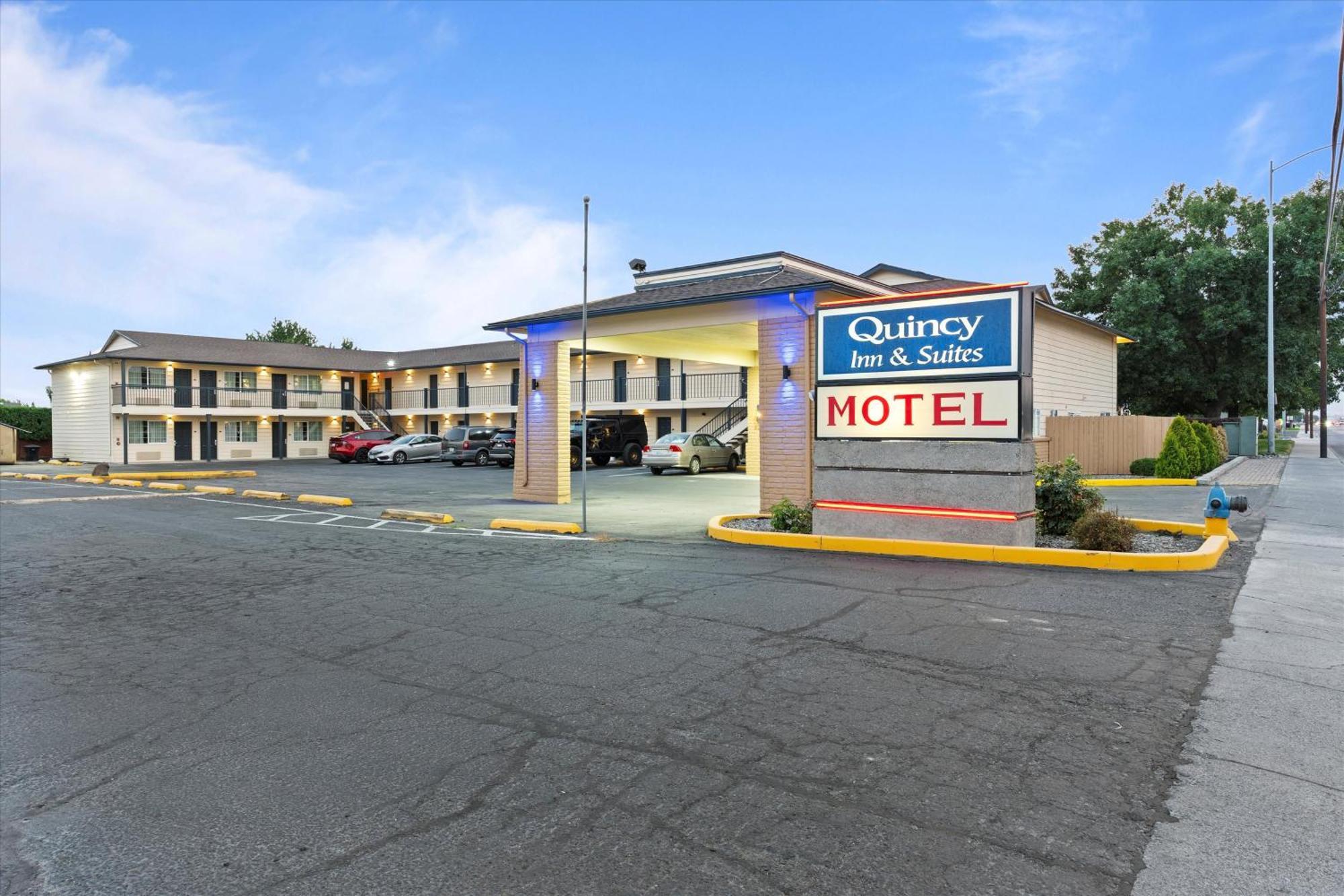 Quincy Inn And Suites Ngoại thất bức ảnh