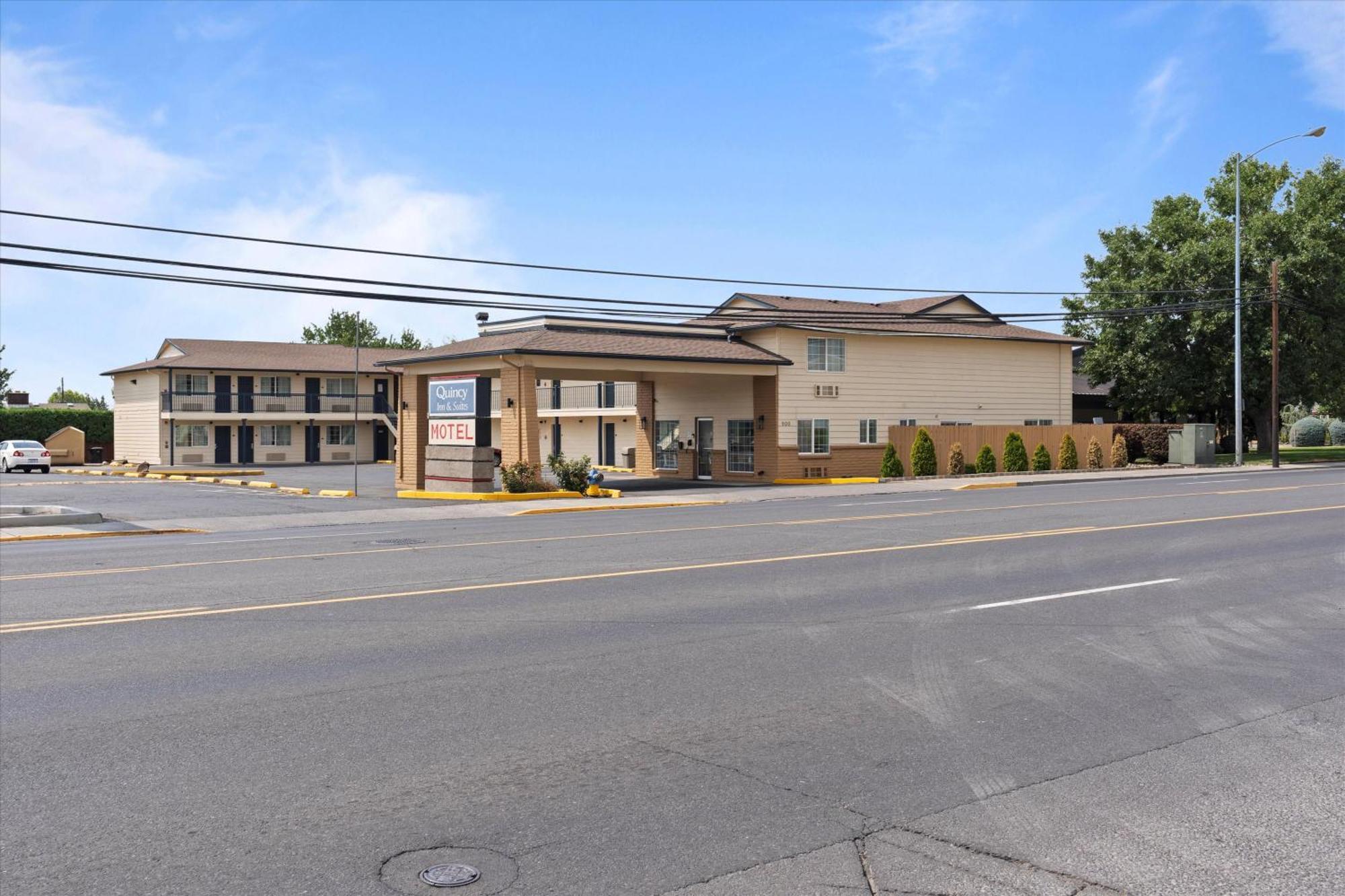 Quincy Inn And Suites Ngoại thất bức ảnh