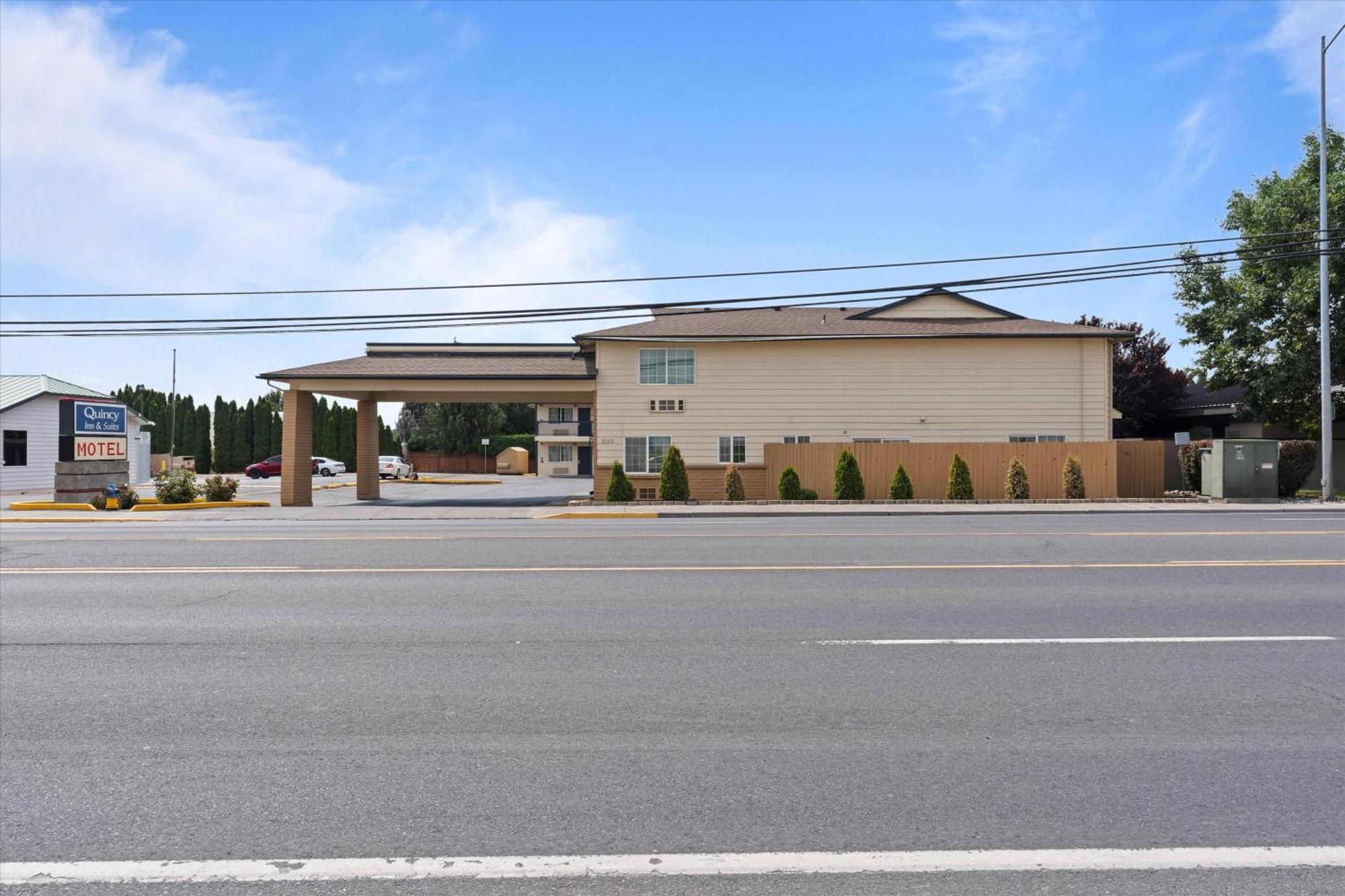 Quincy Inn And Suites Ngoại thất bức ảnh