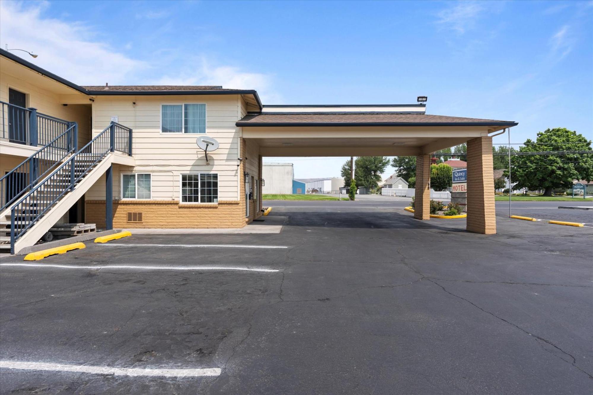 Quincy Inn And Suites Ngoại thất bức ảnh