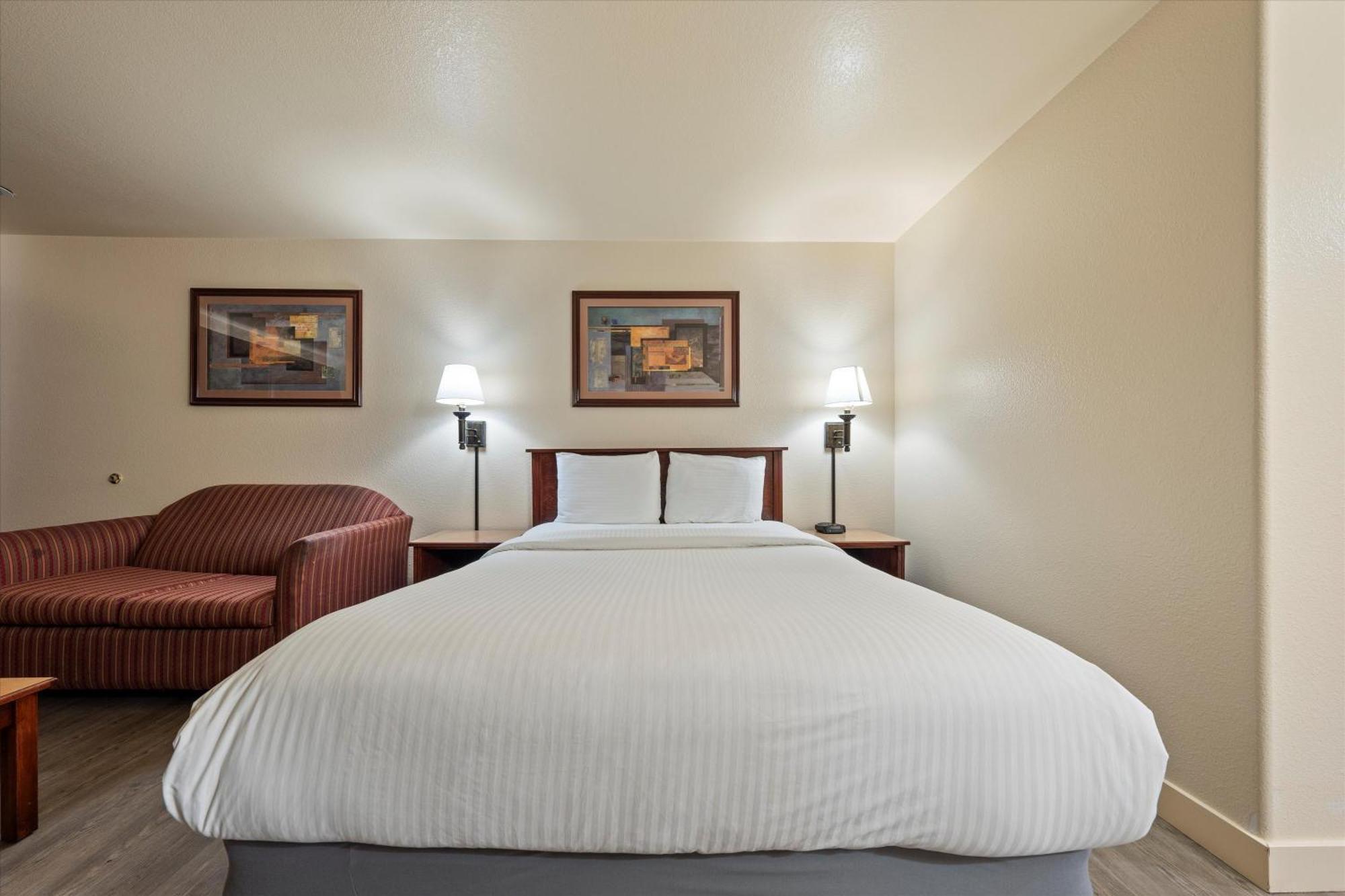 Quincy Inn And Suites Ngoại thất bức ảnh