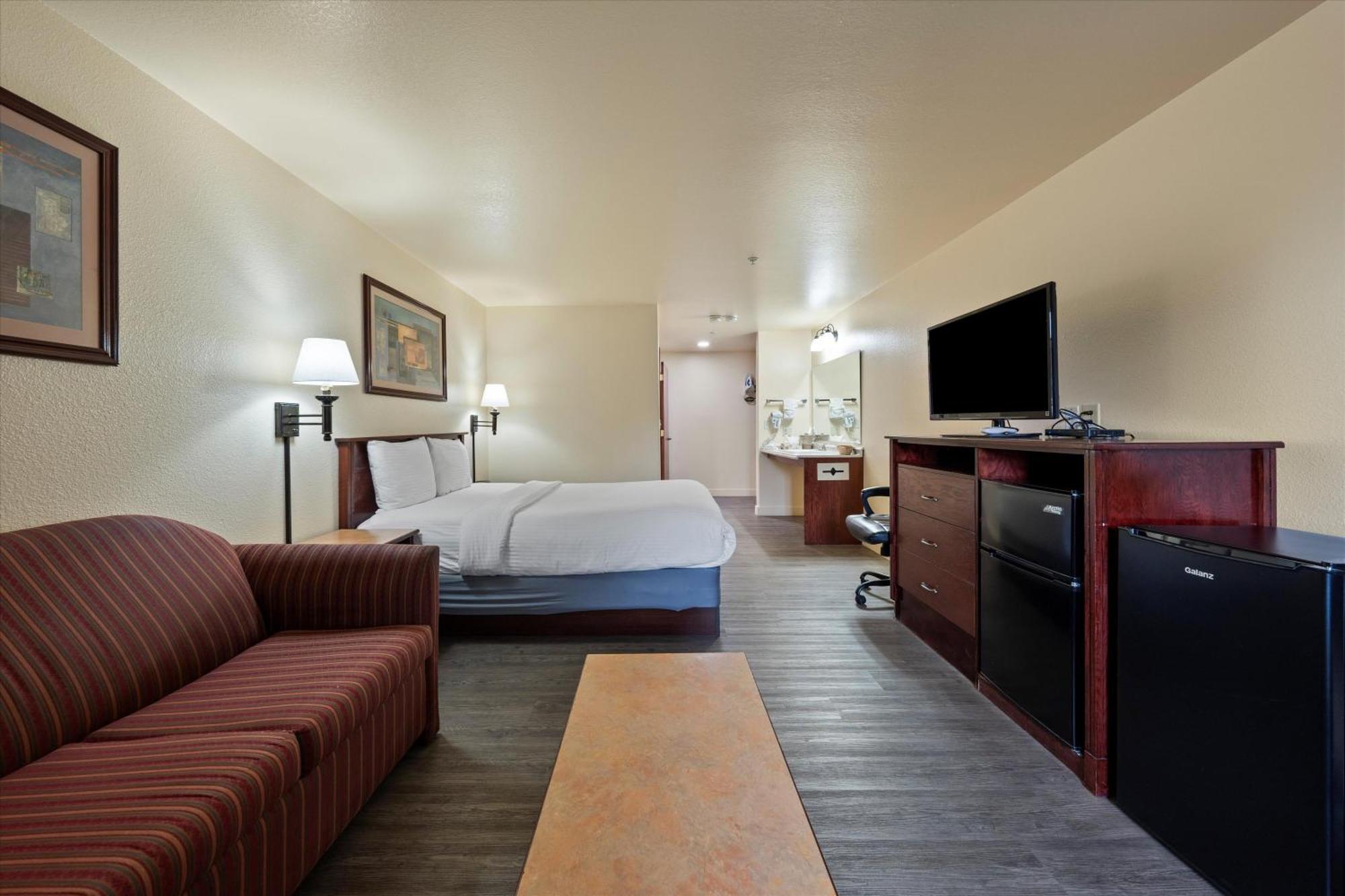 Quincy Inn And Suites Ngoại thất bức ảnh