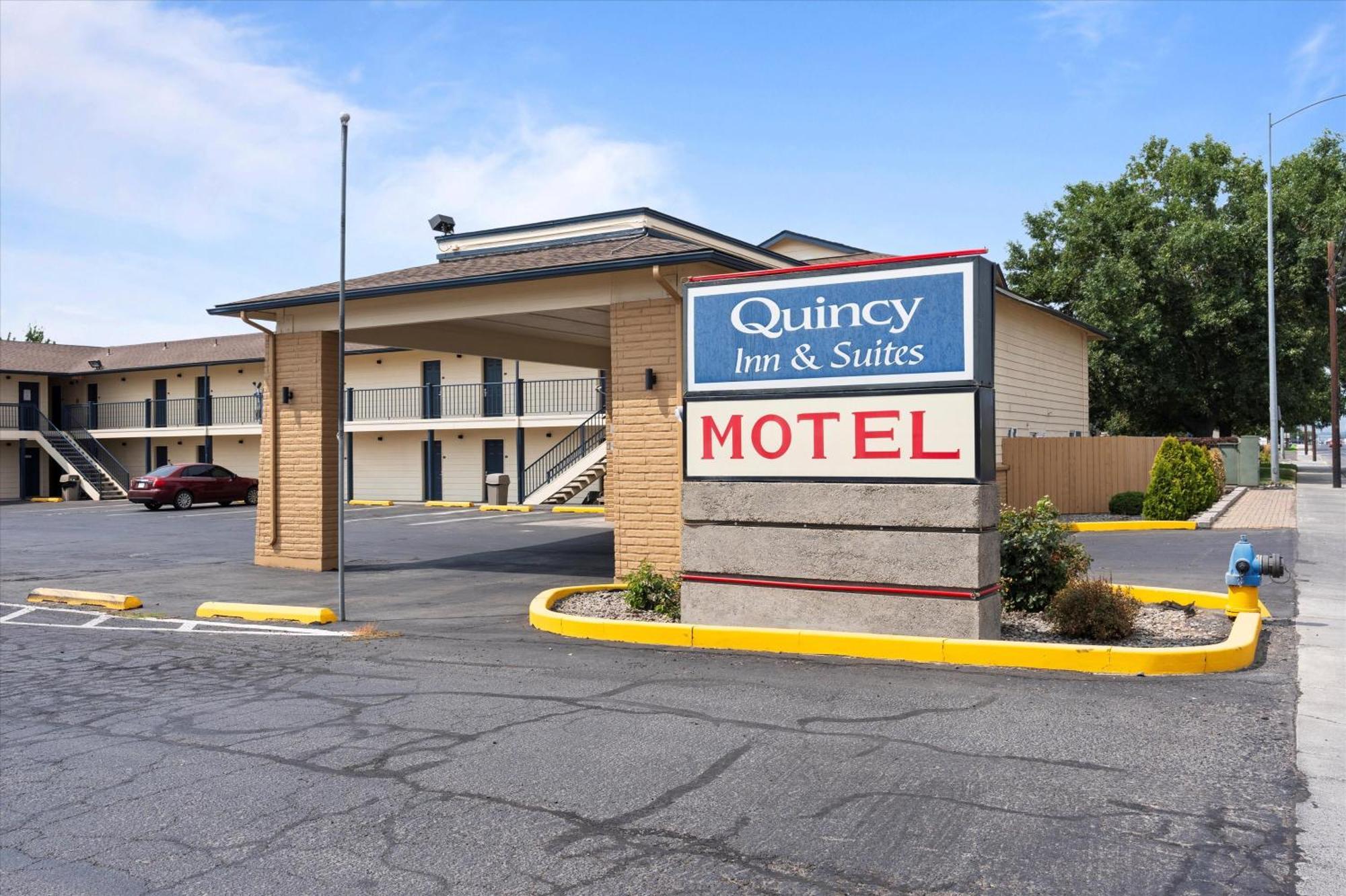 Quincy Inn And Suites Ngoại thất bức ảnh