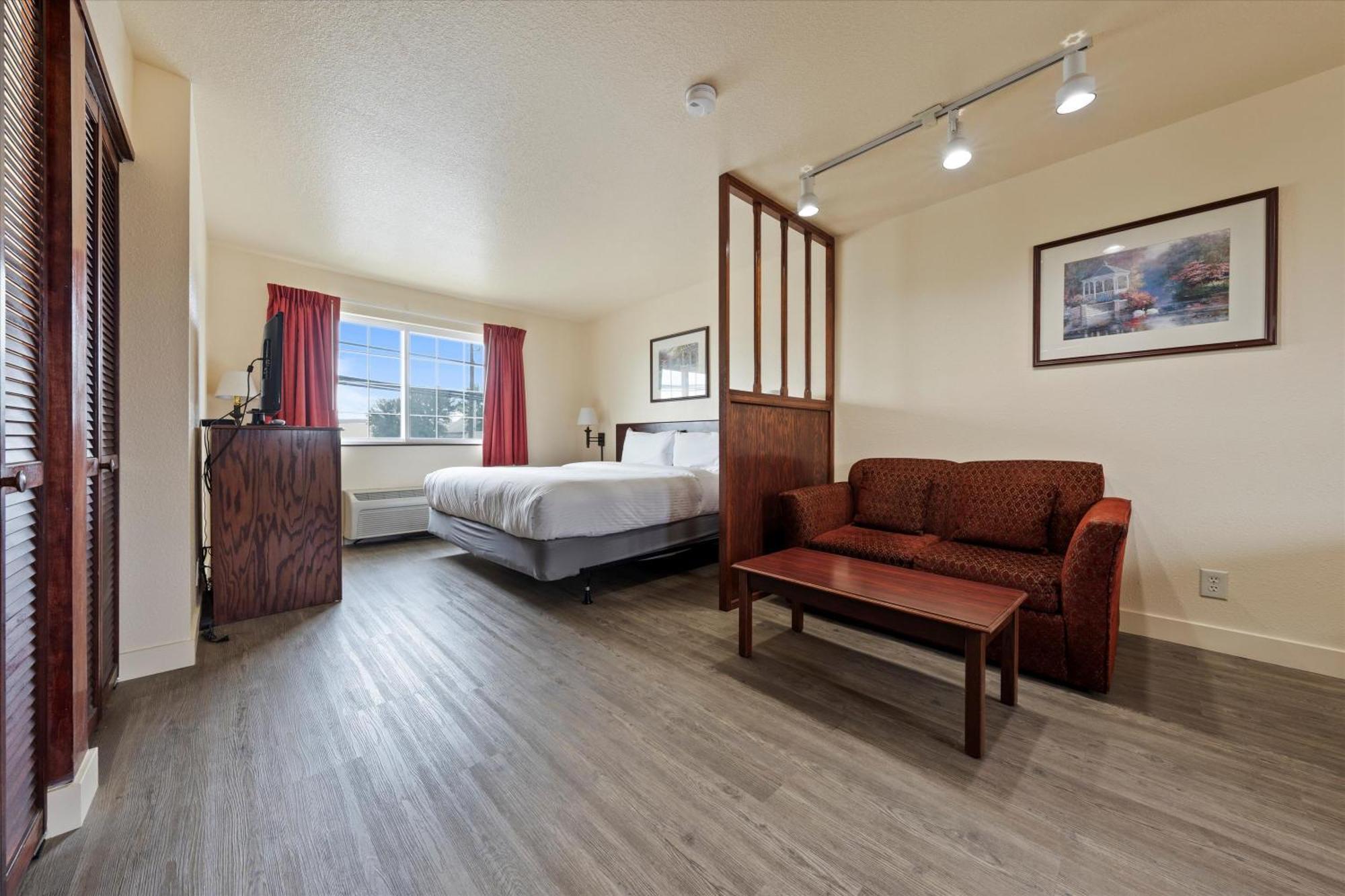 Quincy Inn And Suites Ngoại thất bức ảnh