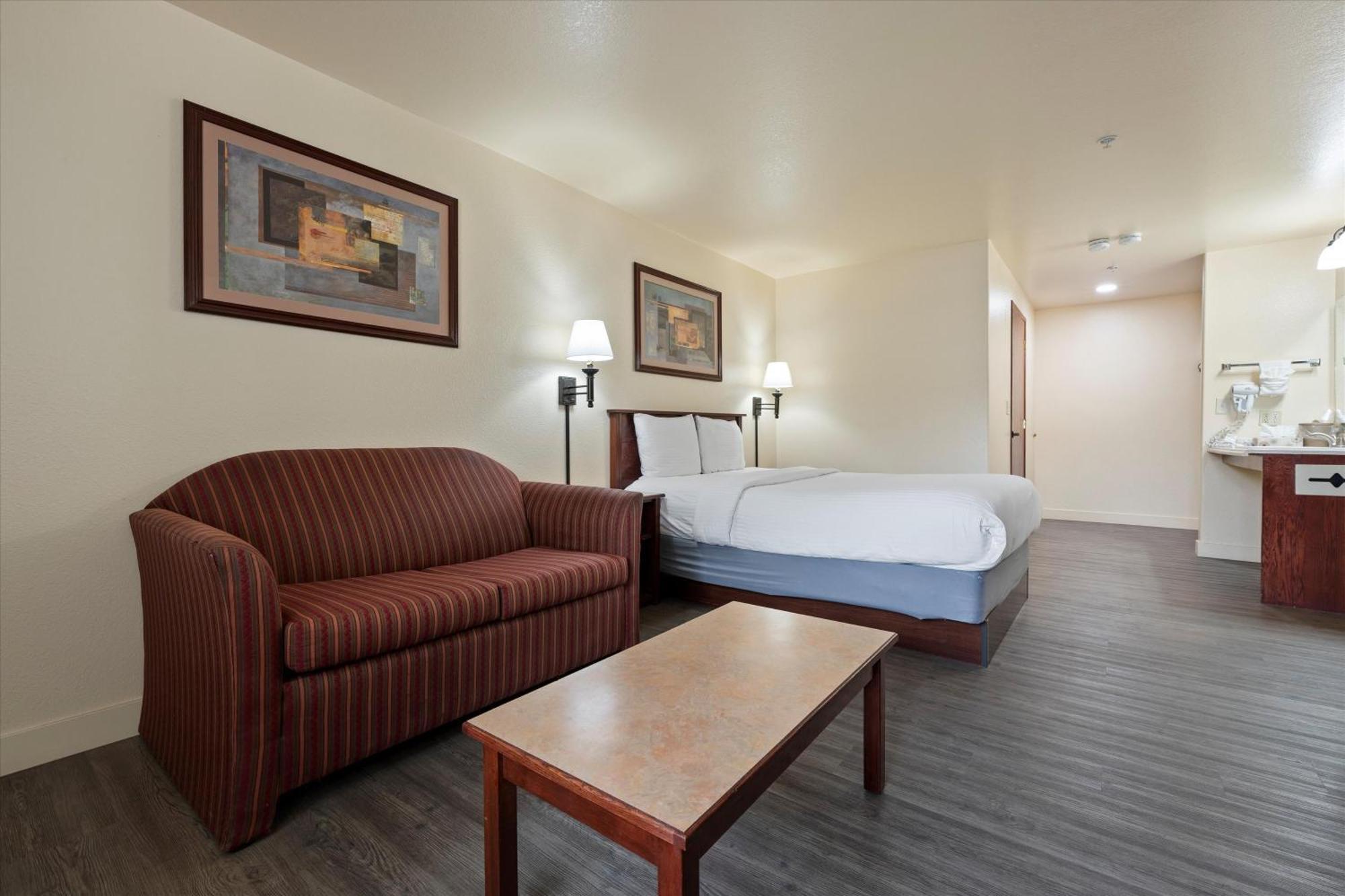 Quincy Inn And Suites Ngoại thất bức ảnh