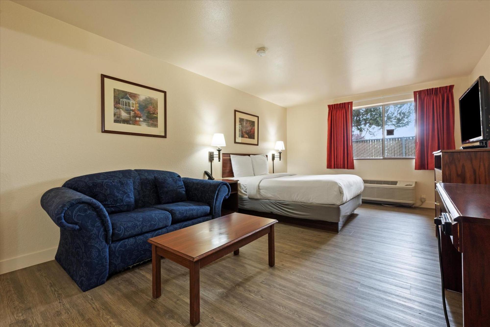Quincy Inn And Suites Ngoại thất bức ảnh