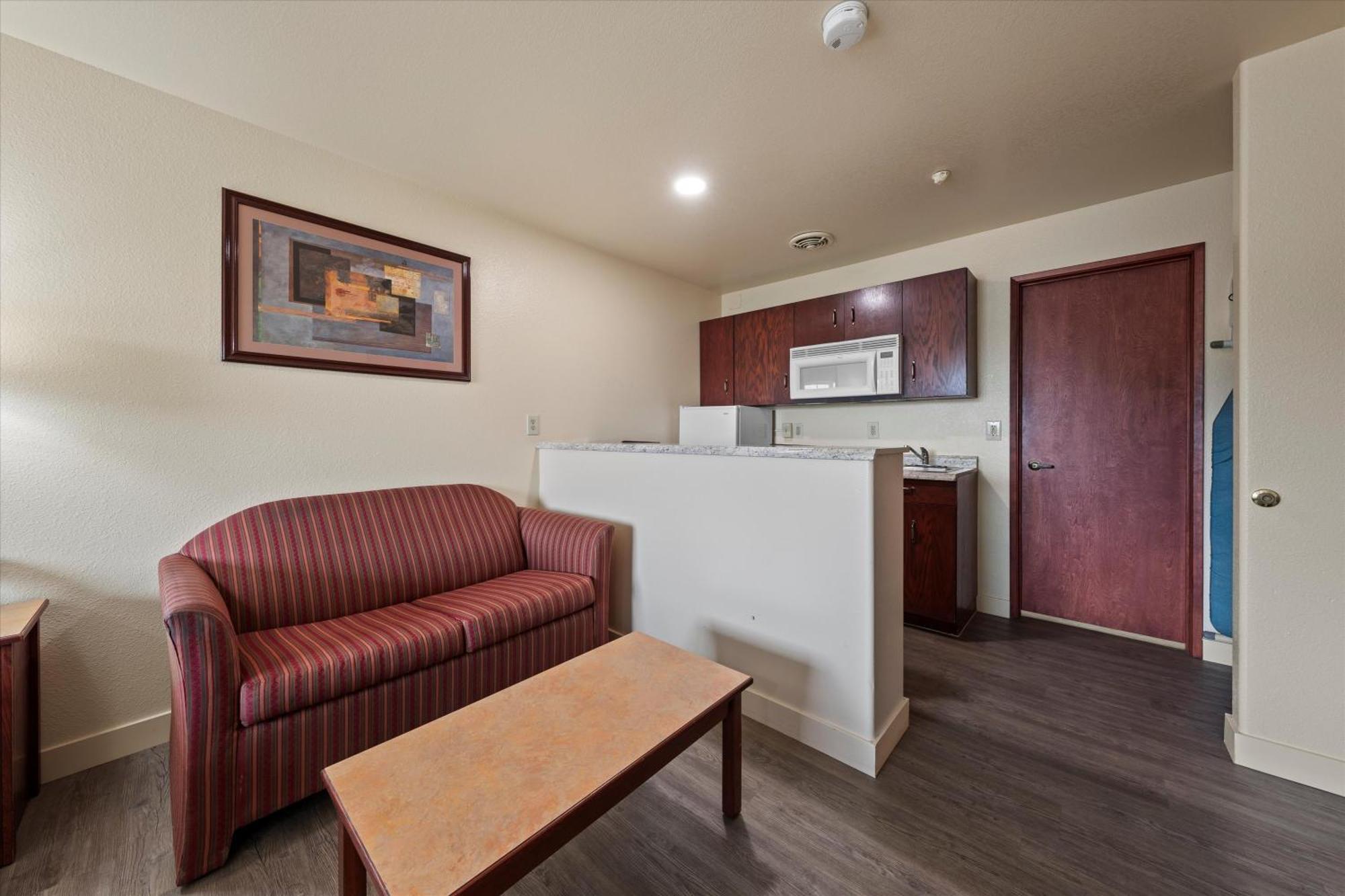 Quincy Inn And Suites Ngoại thất bức ảnh
