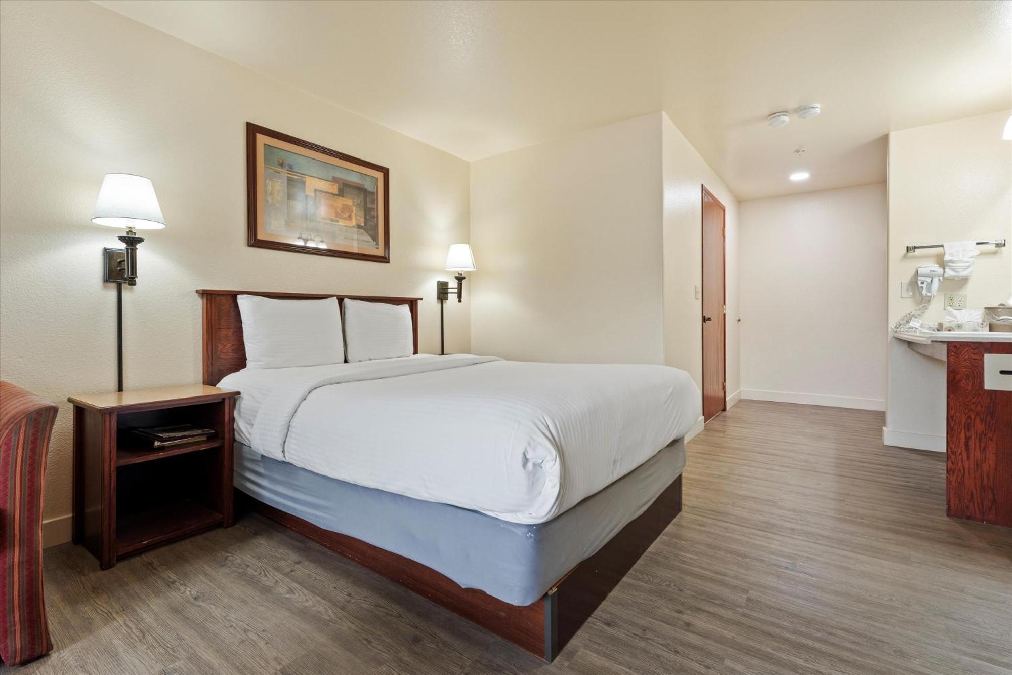 Quincy Inn And Suites Ngoại thất bức ảnh