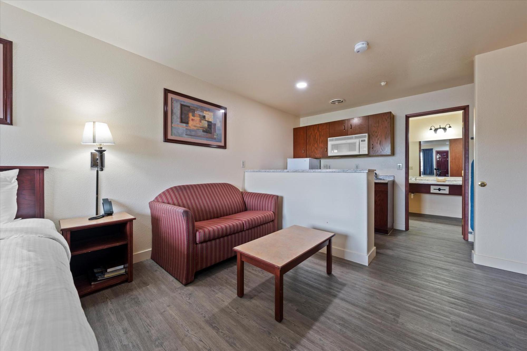 Quincy Inn And Suites Ngoại thất bức ảnh