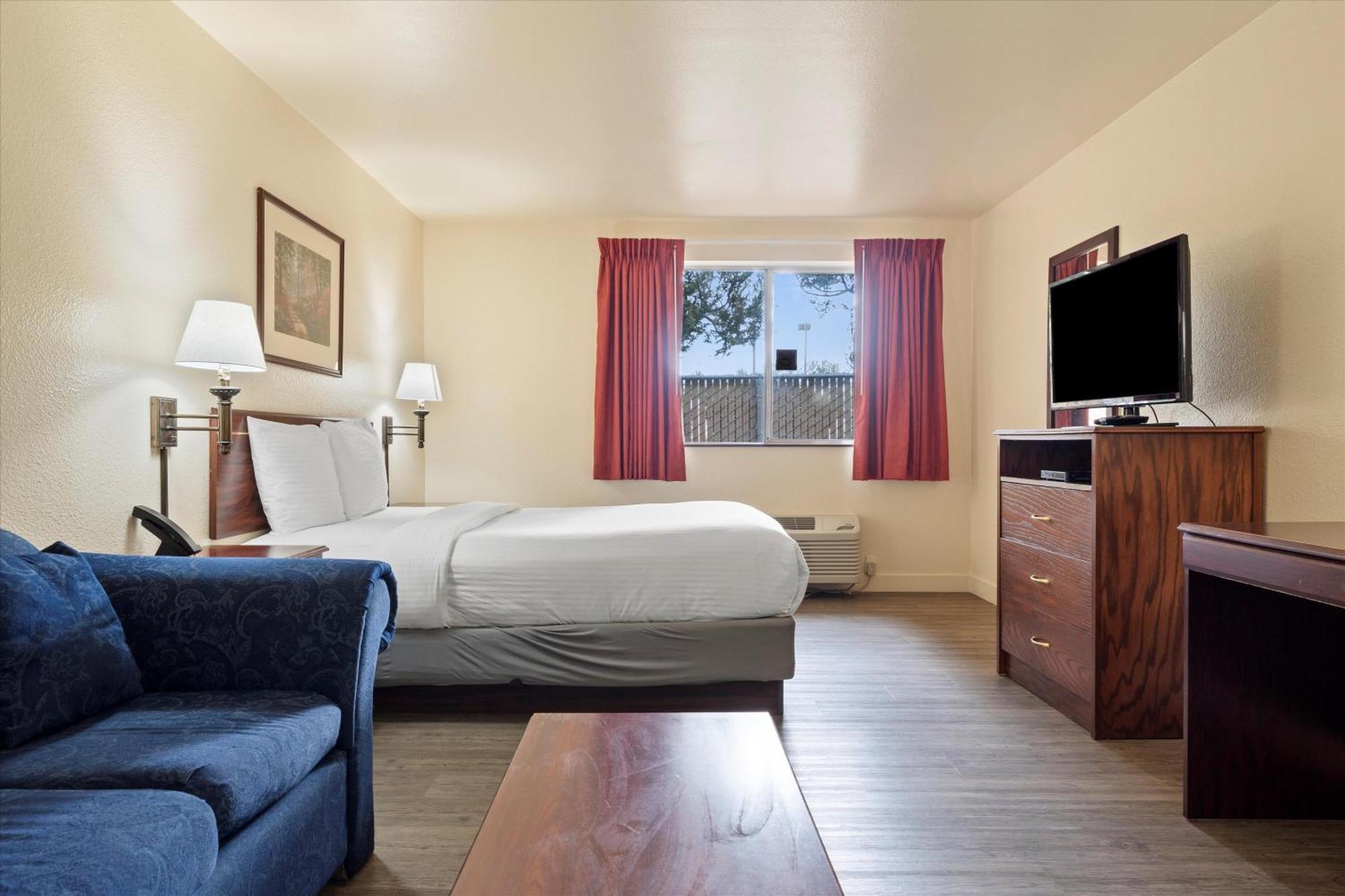 Quincy Inn And Suites Ngoại thất bức ảnh