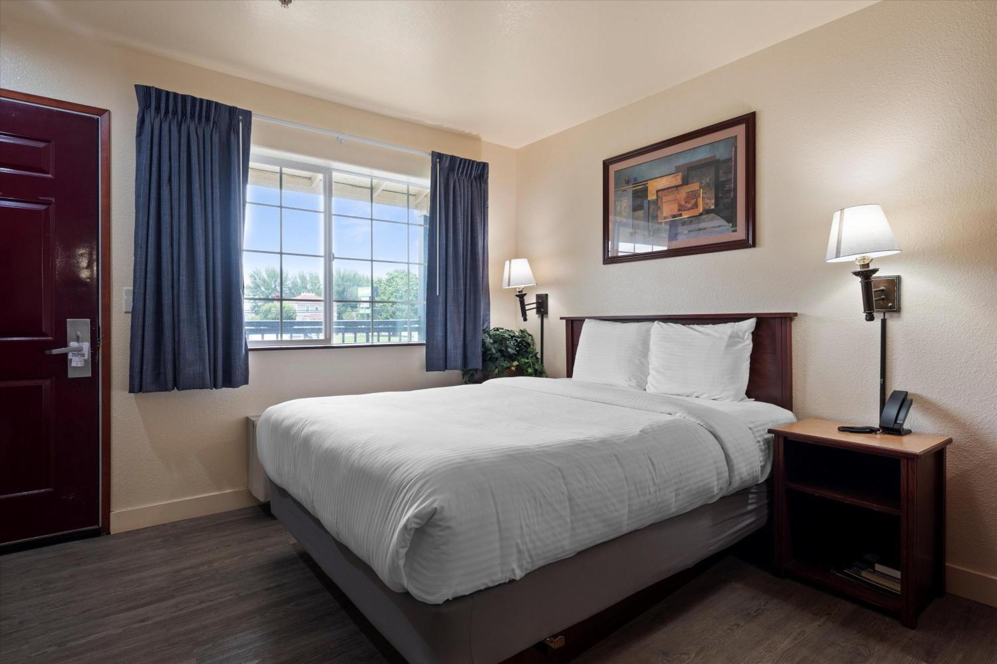 Quincy Inn And Suites Ngoại thất bức ảnh