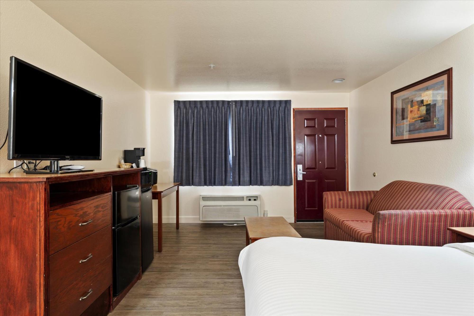Quincy Inn And Suites Ngoại thất bức ảnh