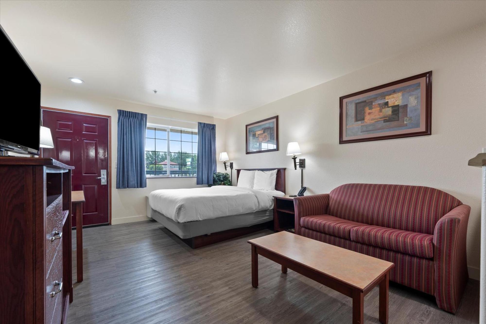 Quincy Inn And Suites Ngoại thất bức ảnh