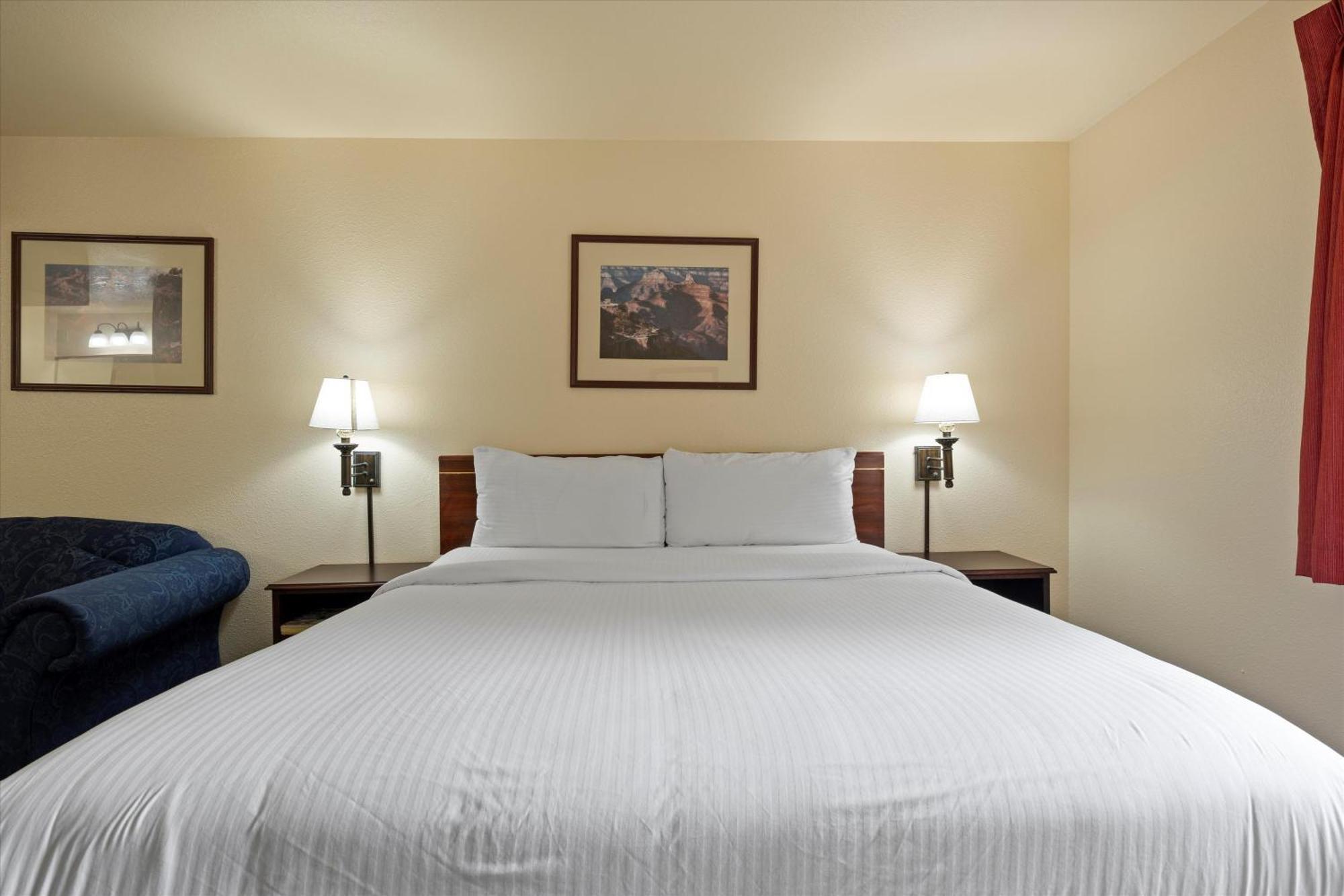 Quincy Inn And Suites Ngoại thất bức ảnh