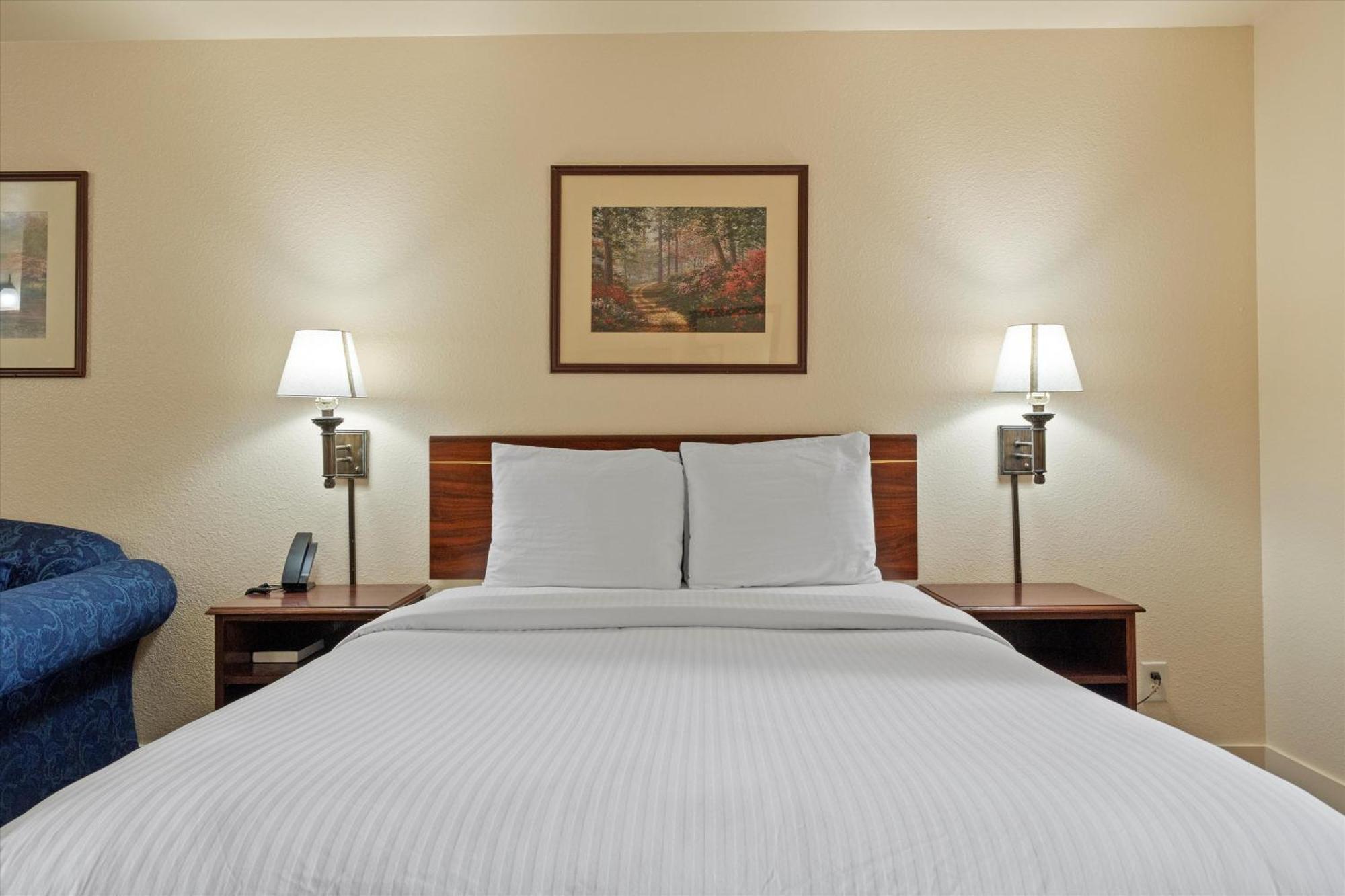 Quincy Inn And Suites Ngoại thất bức ảnh